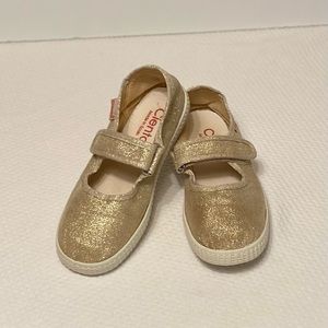 Cienta Gold Shimmer Mary Janes, size 12